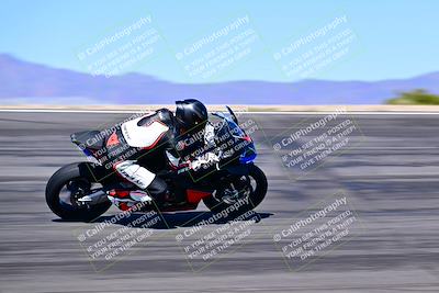 media/Mar-25-2024-Moto Forza (Mon) [[8d4319bd68]]/4-Novice Group/Session 3 (Bowl)/